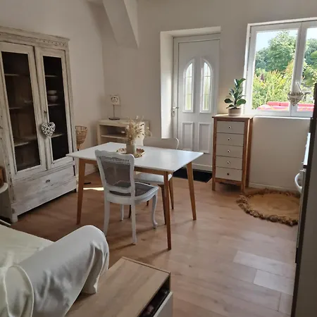 Проживание в семье Domaine Des Touches Brains-sur-Gee